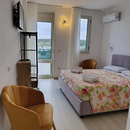 Alojamento de Acomodação e Pequeno-almoço La Tartana 3*